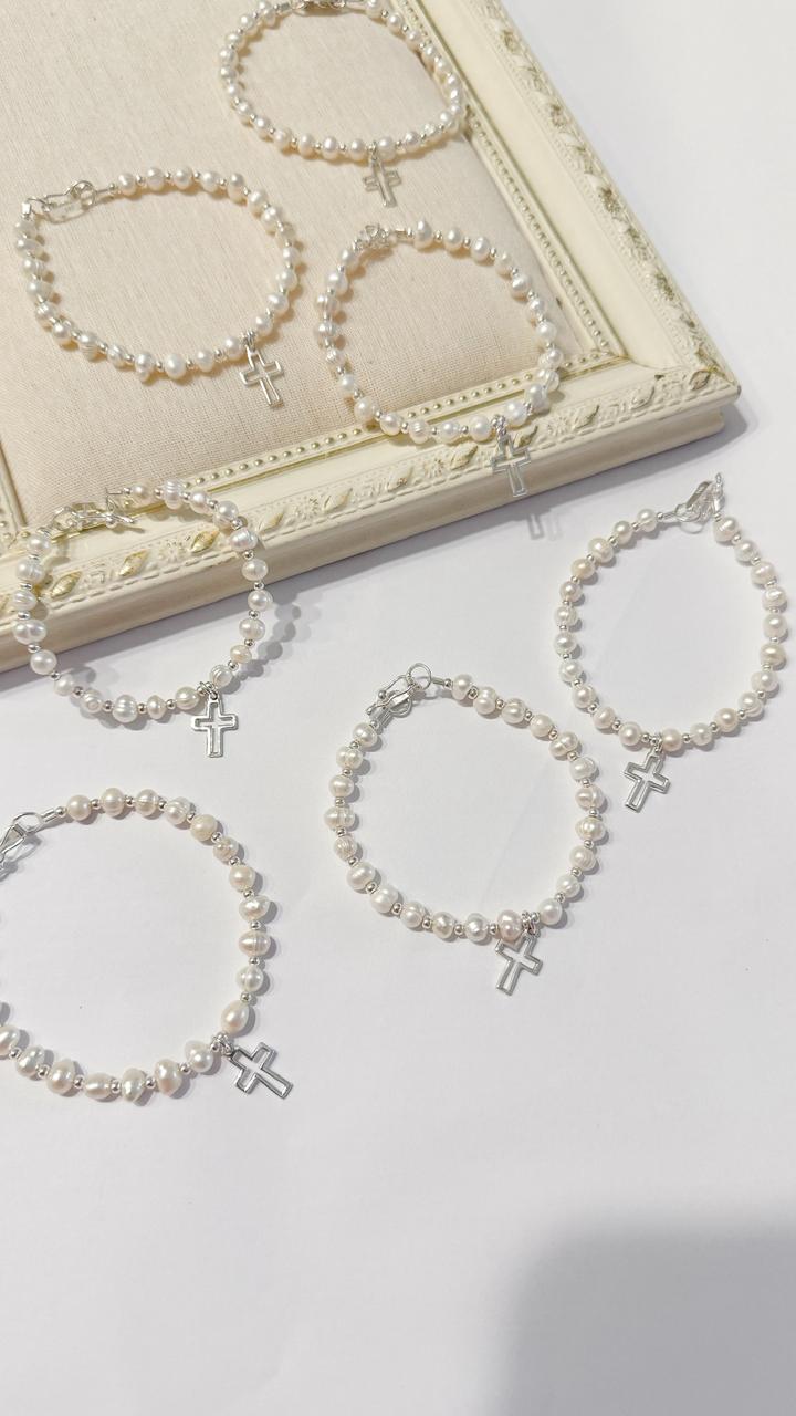 Pulseras de Perlas con Cruz