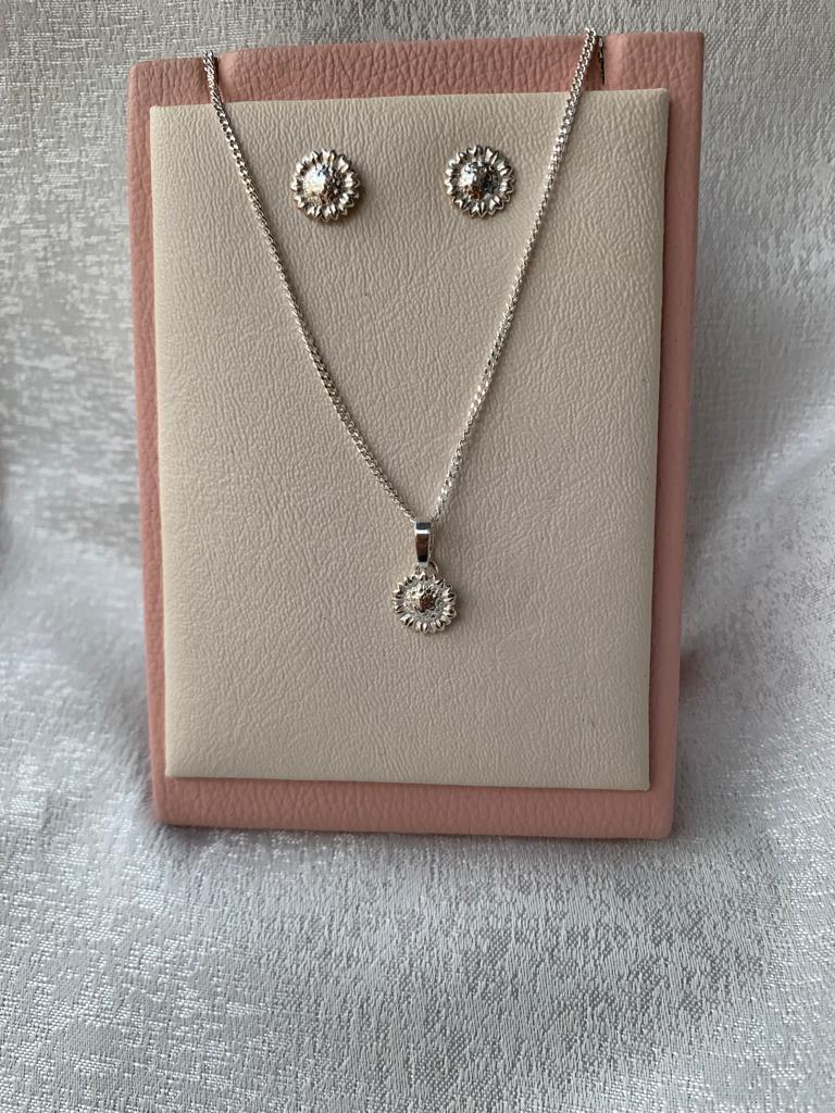 Conjunto Floral con Cristal